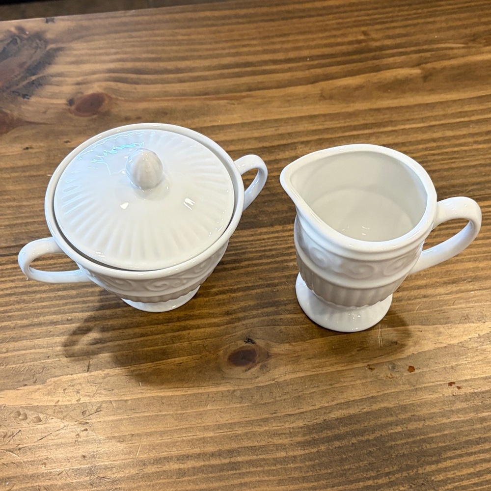 Gibson White Sugar Bowl and Creamer Set